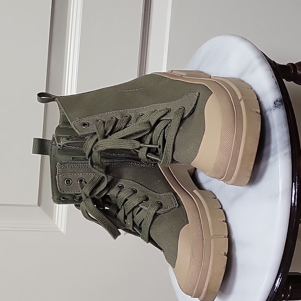 Girls Day to day boots